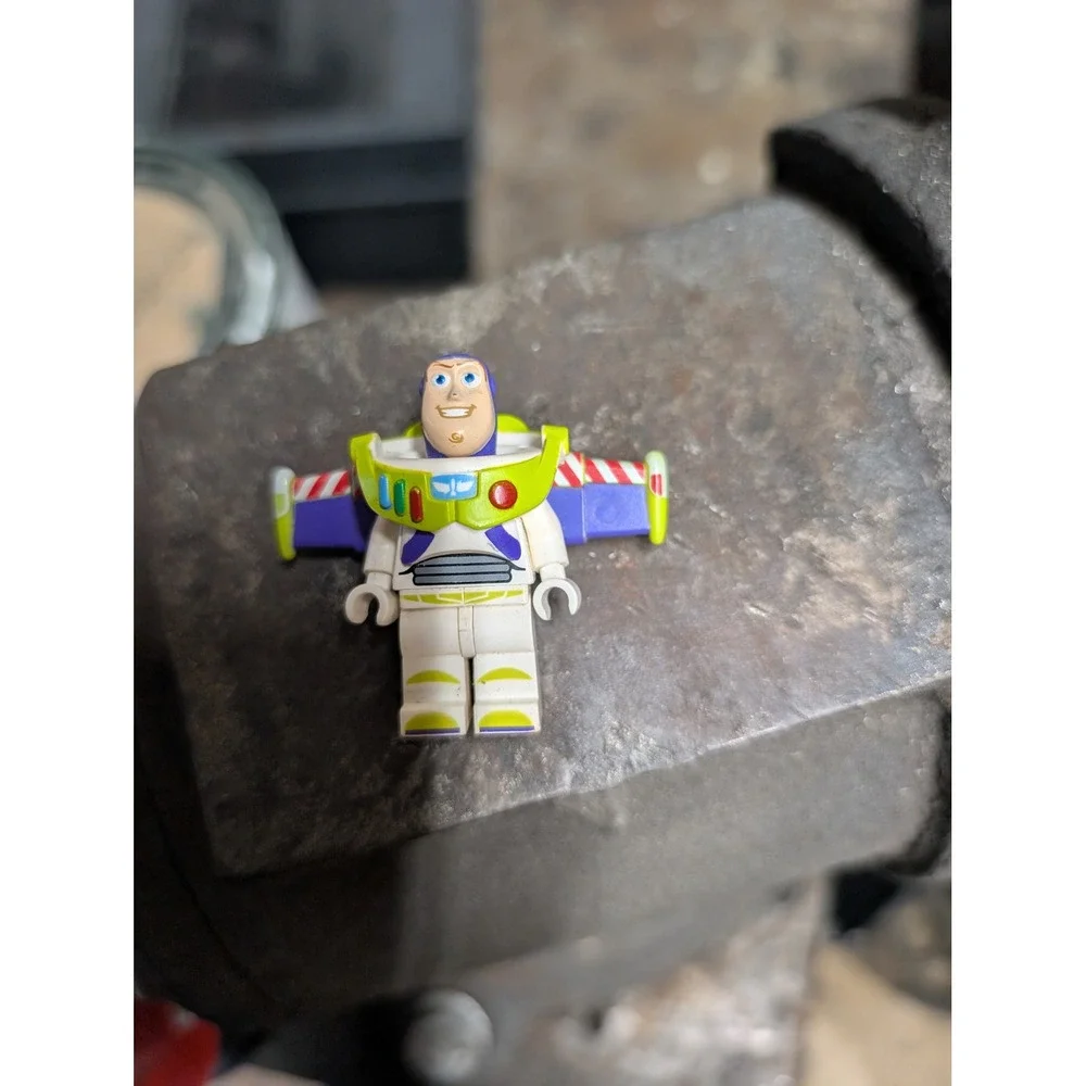 LEGO Toy Story Buzz Lightyear Minifigure with Wings White Green Purple Disney